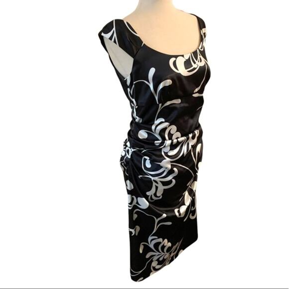 London times black and white leaf pattern dress. Size 8P back zip Gathered - Picture 7 of 9